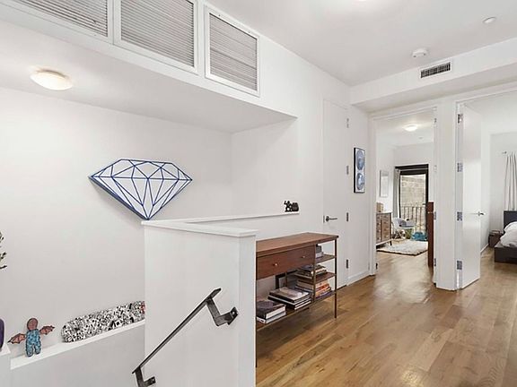 5th image of 233 Kent Ave APT 1