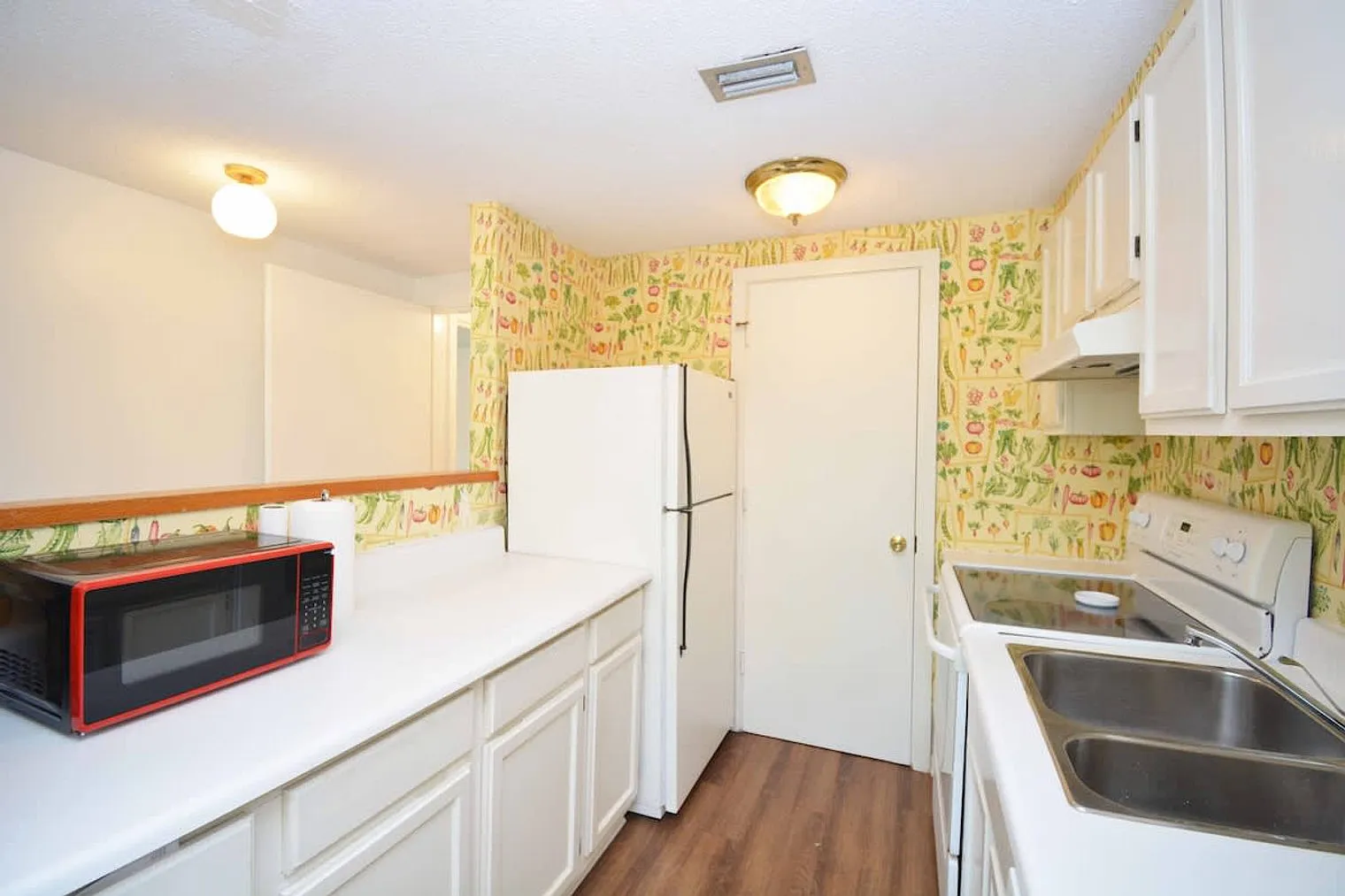 1 bed, 1.0 bath, 990 sqft, $4,007 — Photo 4