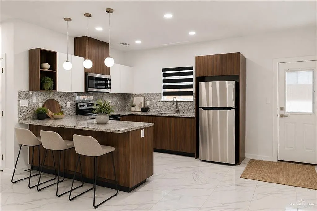 2 bed, 2.0 bath, 1015 sqft, $1,250 — Photo 4
