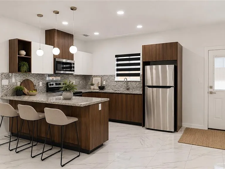 1301 Rosewood Ln #1 — Photo 4