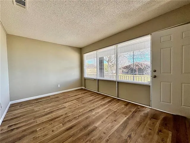 1 bed, 1.0 bath, 570 sqft, $700 — Photo 3