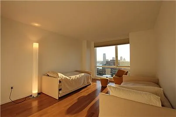 Rented by Domus Realty | media 9