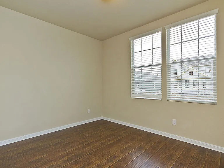 335 Rachel St — Photo 20
