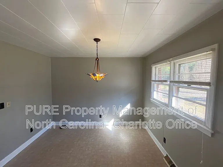 678 Hillsborough Rd — Photo 10