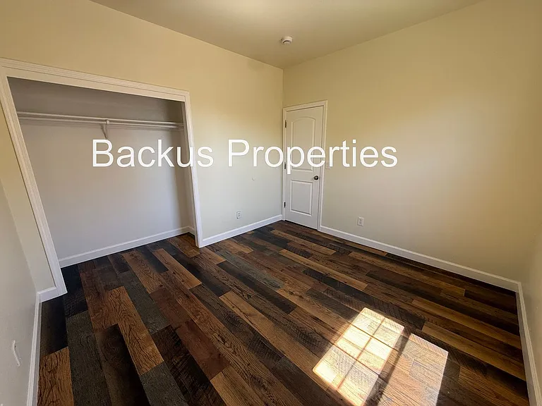 7 Moreno St — Photo 16