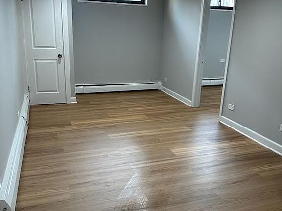4th image of 2550 W Catalpa Ave #B