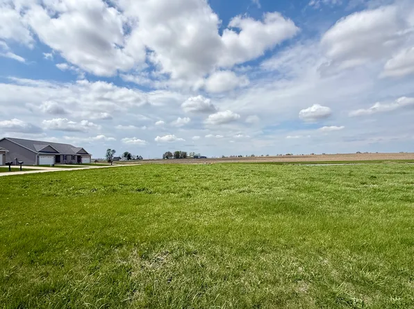 218 Northpointe Dr, Gifford, IL 61847