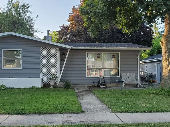 1226 Nicolet St, Janesville, WI 53546