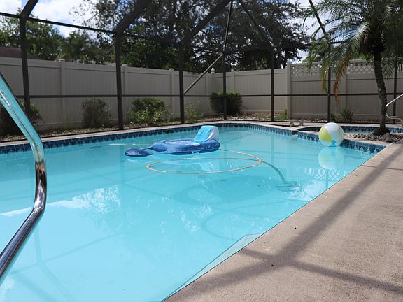 5th image of 949 W Bramblebush Cir