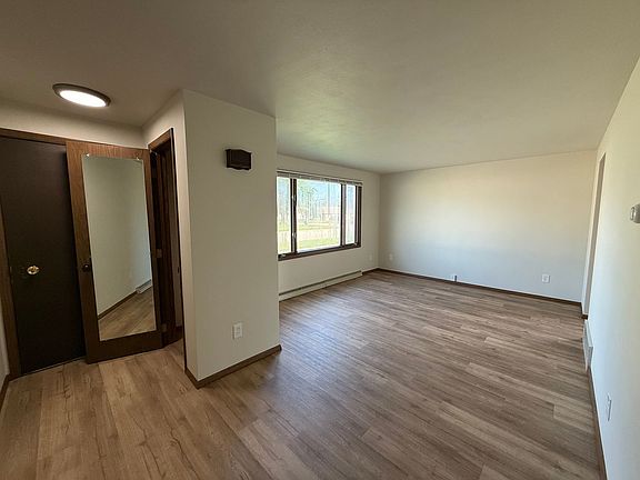 4th image of 1289 Meadow Ln #1291