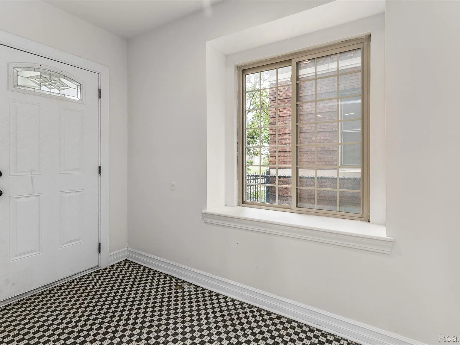 4 bed, 2000 sqft, $2,600 — Photo 4