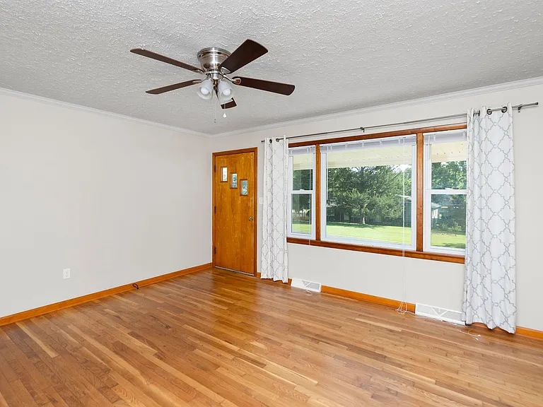 81 Sandy Ridge Rd — Photo 2