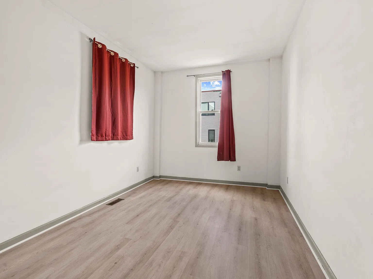 5 bed, 1845 sqft, $3,100 — Photo 4