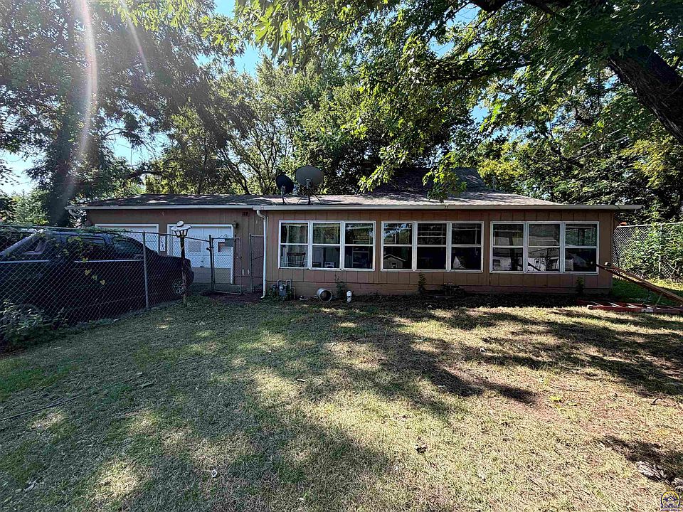 1st image of 1415 SE 25th St