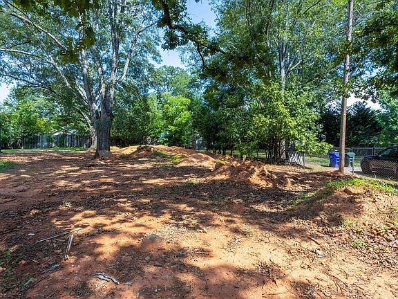 5th image of 19 Willow Springs Dr