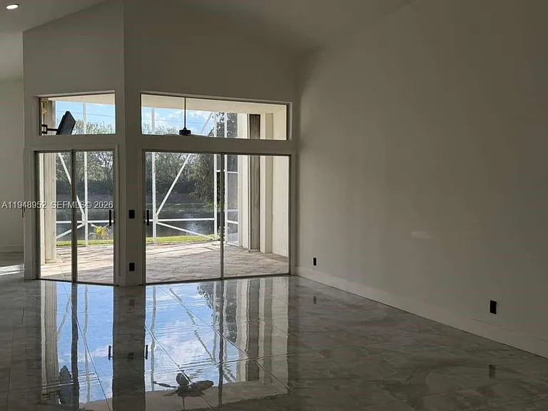 189 Cameron Dr — Photo 5