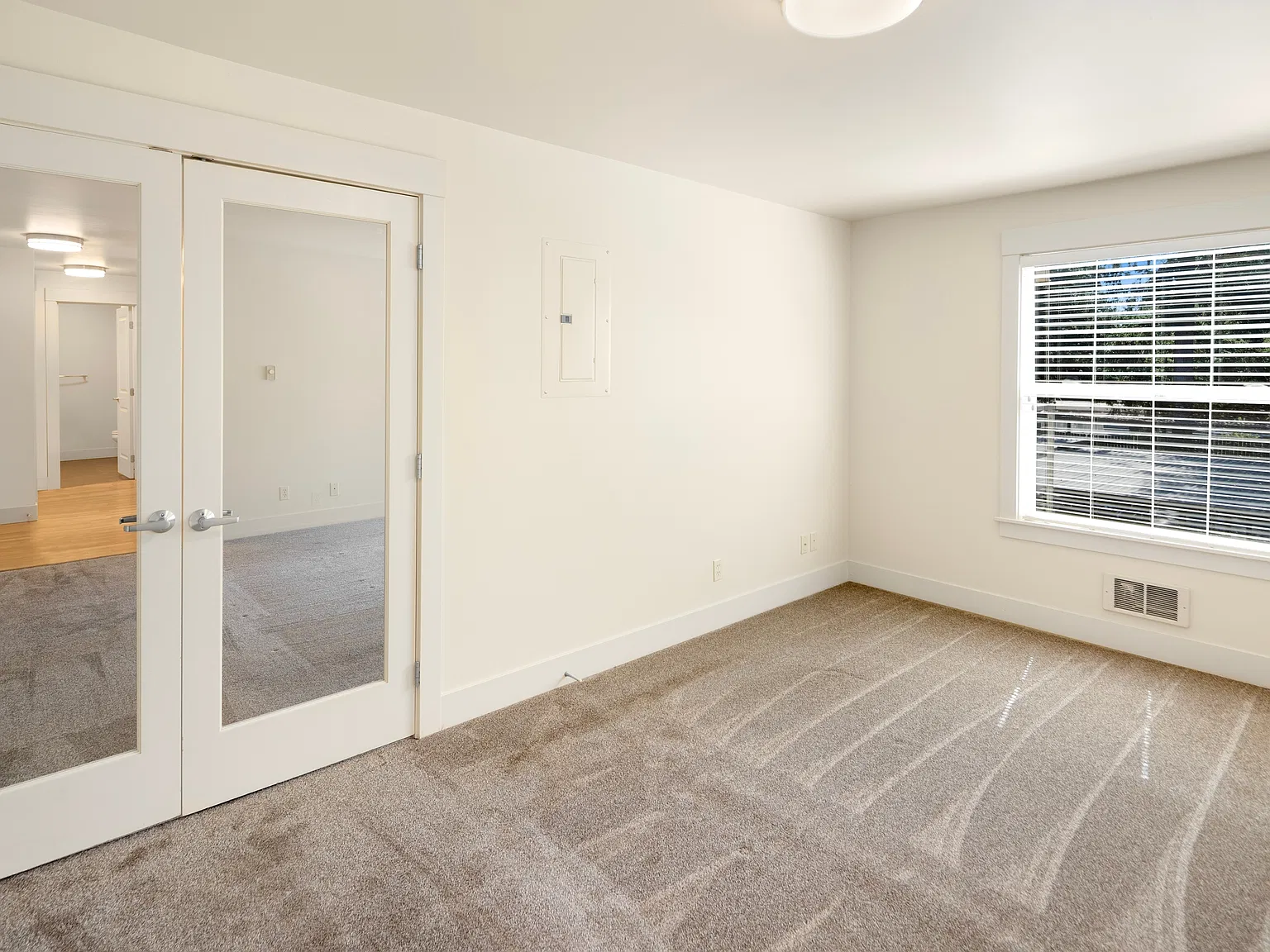 1 bed, 880 sqft, $2,375 — Photo 3