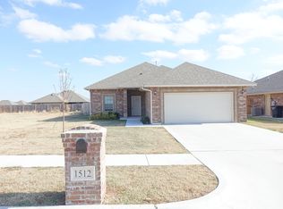 1512 Penn Ln, Moore, OK 73160