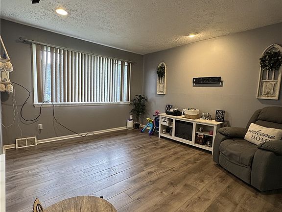 2nd image of 1 Fawcett Cir