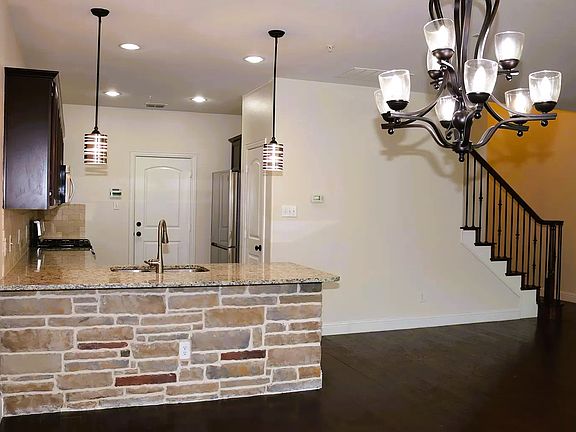 5th image of 2637 Jackson Dr