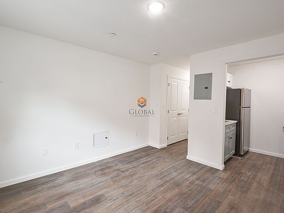 5th image of 811 Elsmere Pl #2A