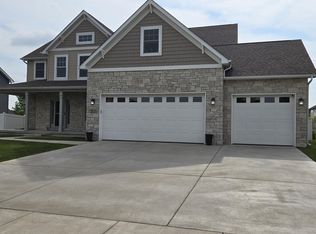 9835 Meadow Rose Ln, Saint John, IN 46373