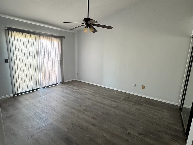 7800 S Kilcormac Ln — Photo 4
