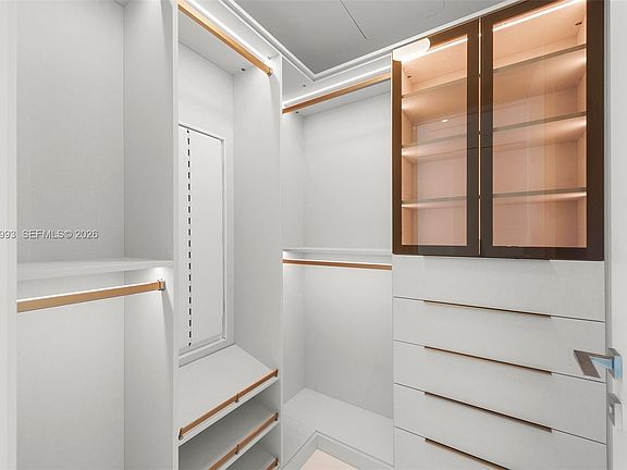 4th image of 300 Biscayne Boulevard Way #3905W
