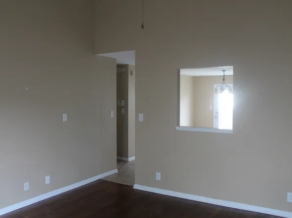 616 S Cavalcade Cir, Oak Grove, KY 42262