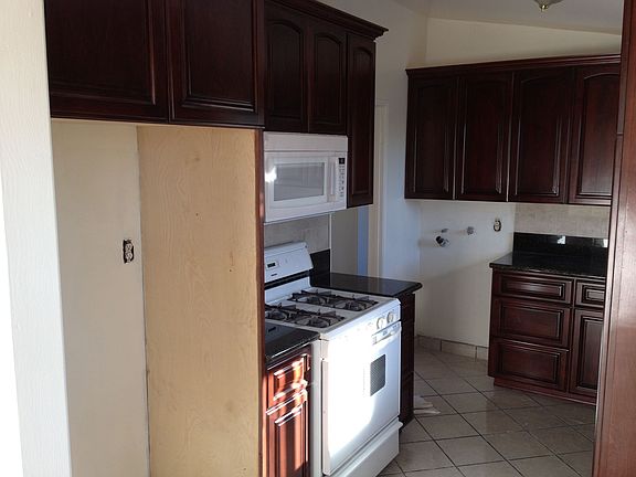 4th image of 1549 W 6th St