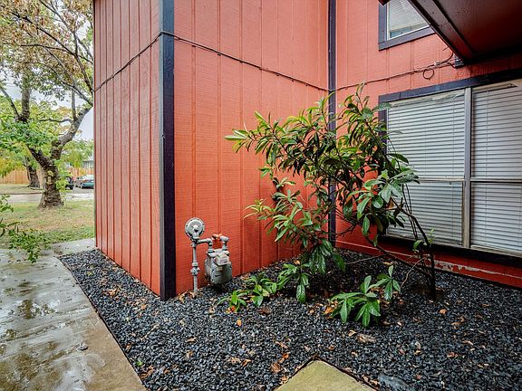 3rd image of 4801 Yucca Hill Dr