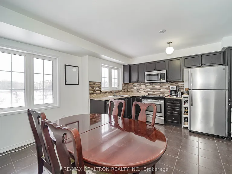 401 Rossland Rd E — Photo 14
