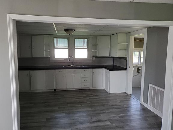 3rd image of 446 Poplar St
