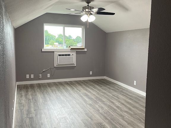 4th image of 407 Lakeside Dr #B