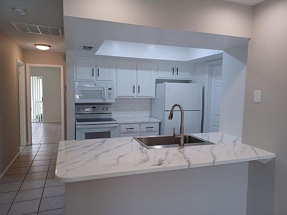 5th image of 729 SW 47th St