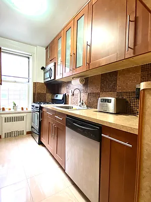 Sold by Maximillion Realty, Inc. | media 19