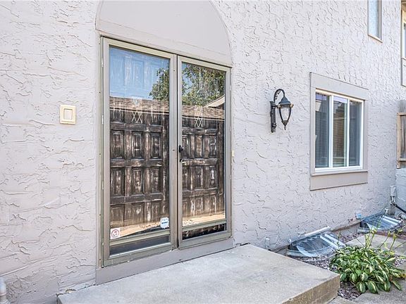 2nd image of 505 Woodbridge Ln