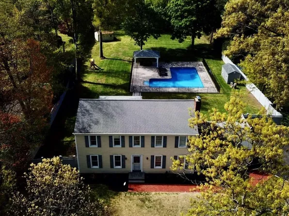 12 Canterbury Court, East Setauket, NY 11733