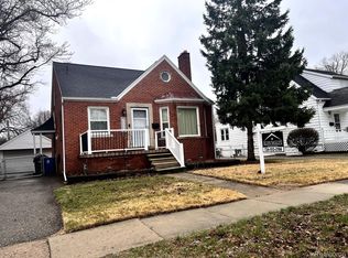 35409 Chestnut St, Wayne, MI 48184