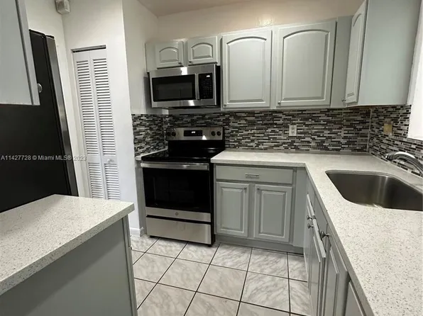 9450 SW 181st Ter, Palmetto Bay, FL 33157