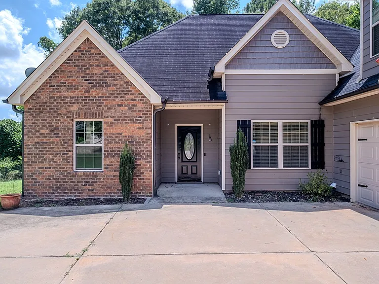 115 Cypress Pl — Photo 2