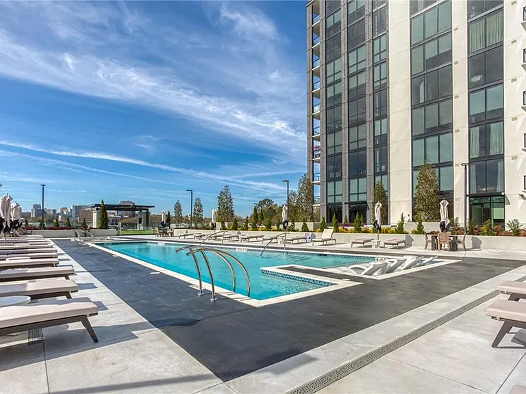 2425 Peachtree Rd NE #403 — Photo 34