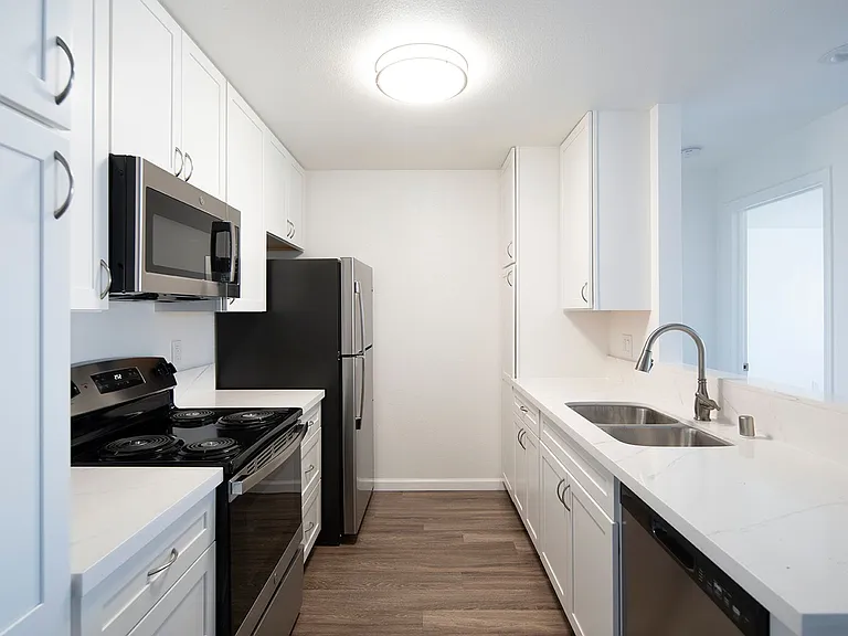 Mission Pacific Apartments — Photo 51