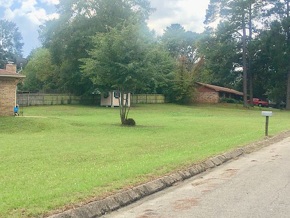 3rd image of 305 Belmont Dr