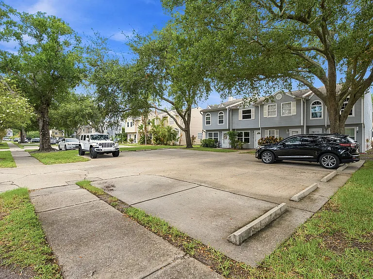 8511 J R Manor Dr — Photo 7