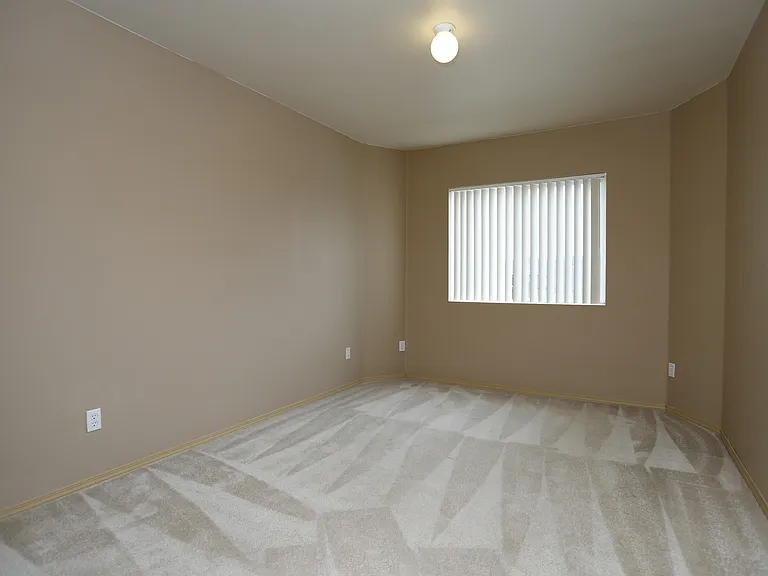 Gateway Village Apartments — Photo 35