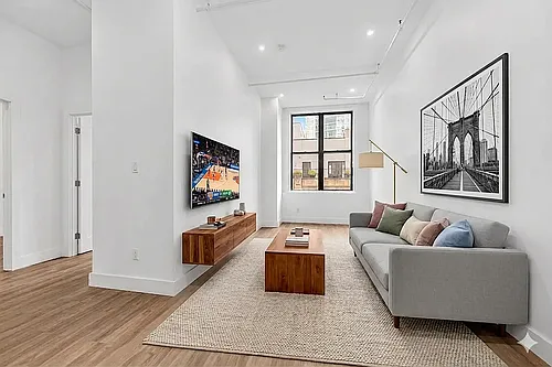 81 Willoughby St Photo 1