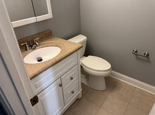 203 N Waters Edge Dr APT 202, Glendale Heights, IL 60139