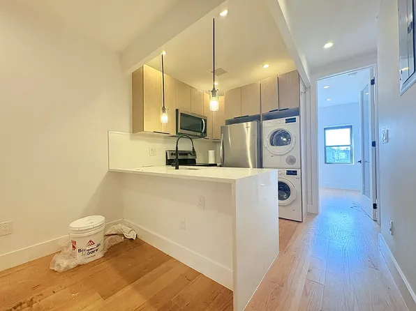 572 6th Avenue image 1 of 8