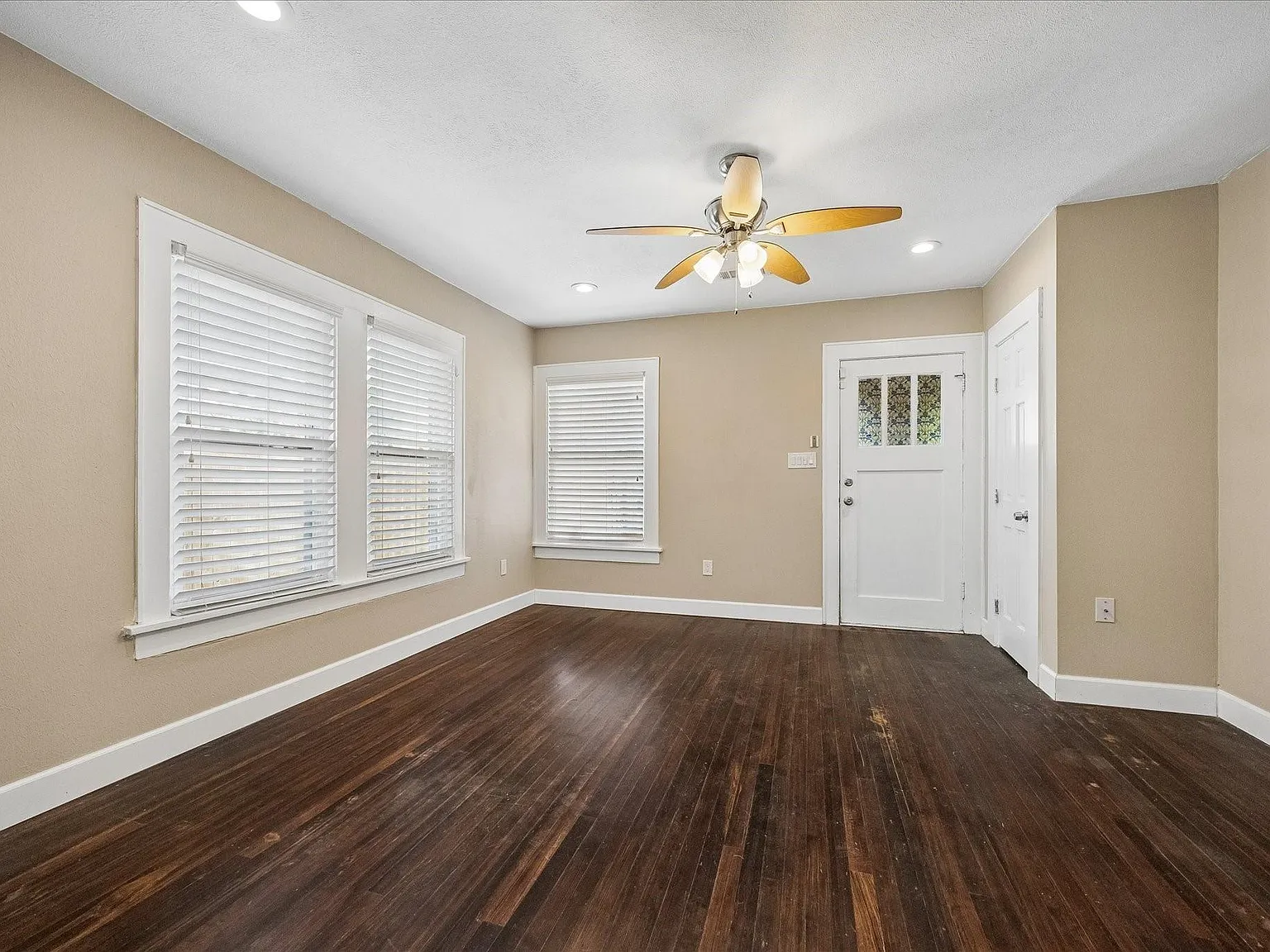 1 bed, 1.0 bath, 1942 sqft, $1,495 — Photo 3